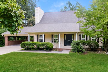 2359 Oakton Dr Clemmons, NC 27012